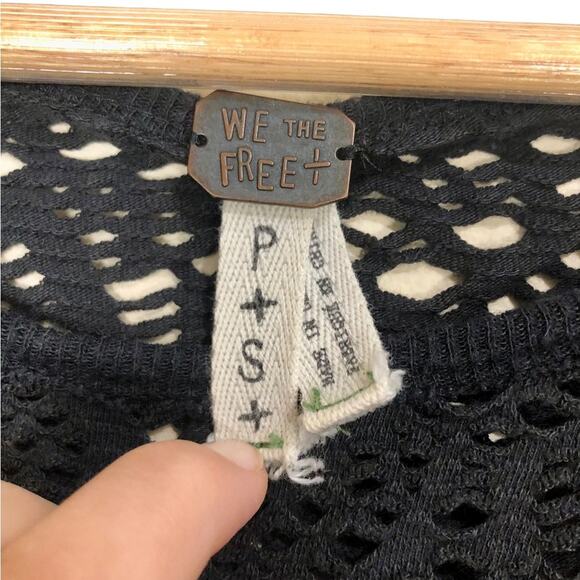 Free People Oversized Distressed Crochet Cropped Gold State T-shirt Size Small - Picture 3 of 5